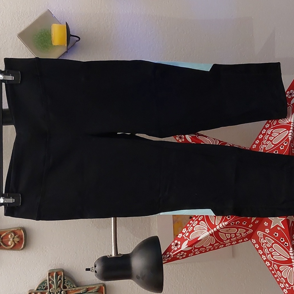 Forever 21 Capri workout/yoga pants with mint green stripes